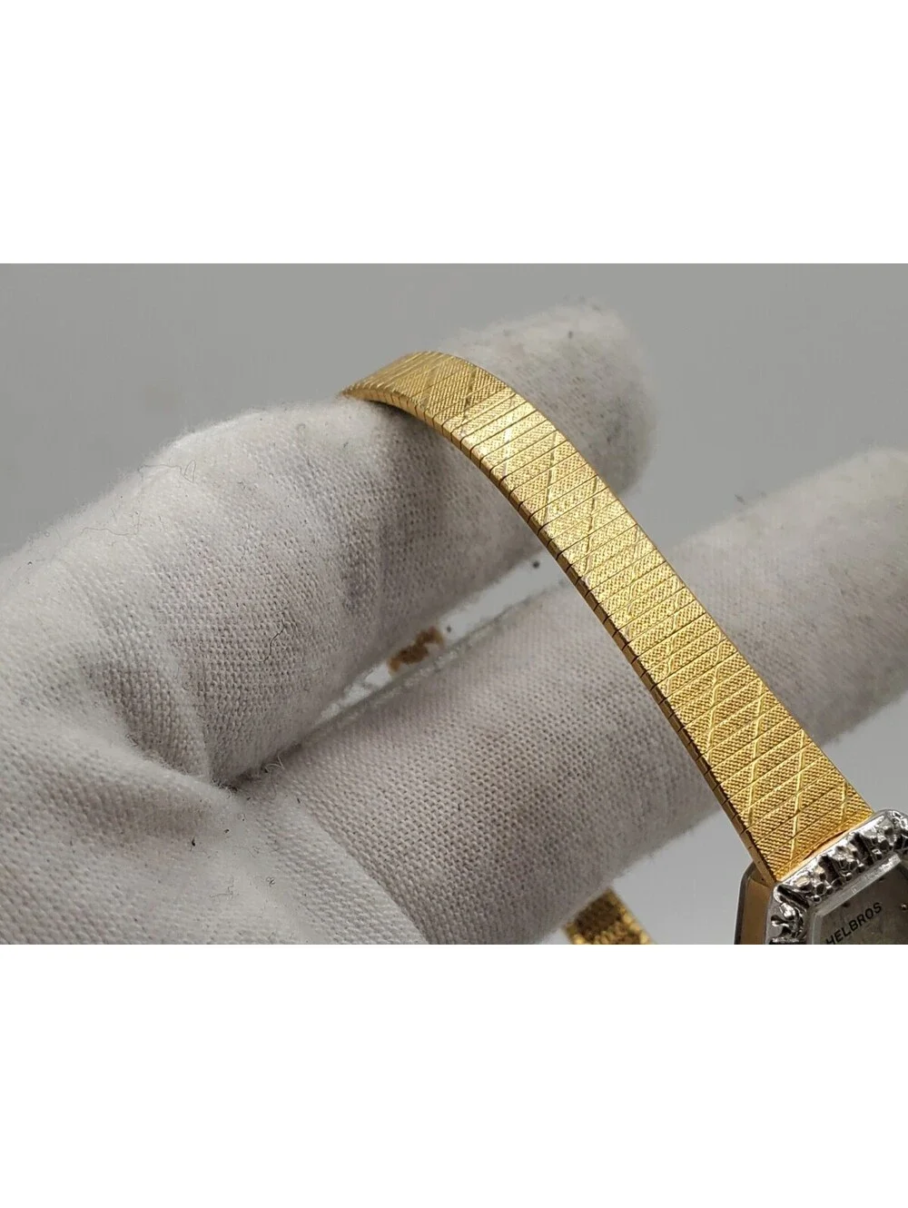 Vintage Helbros Ladies Gold Tone 16mm Oval Quartz Analog Watch New Battery